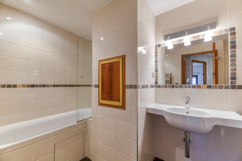 acaixlngrduykshbsw21wnyzyheelhgd1tipbid2l-w-3000x-1283