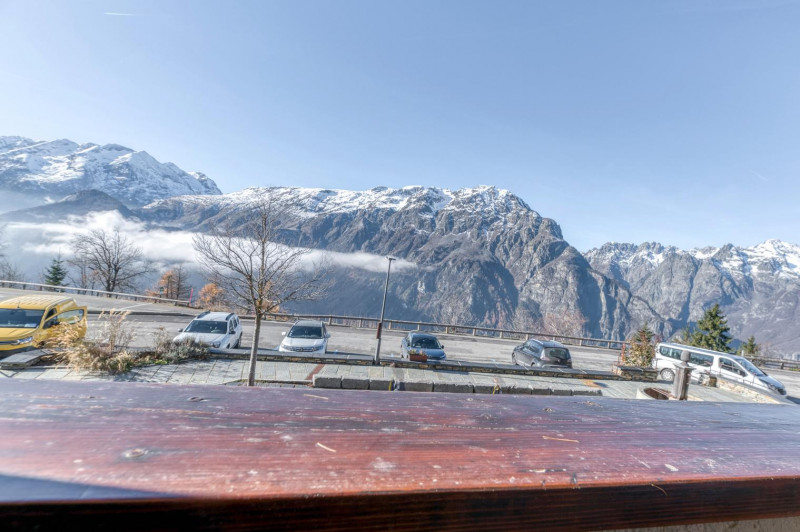 h48wknvl-4yevs5v0-mzpiwv0i434g5e8ly7ox9xj6m-3000x-1026