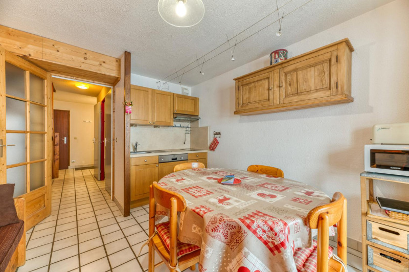 izqla7mn3lb9qlyuerj1l2cqqcsjewlrvz2ywavbv2w-3000x-1523