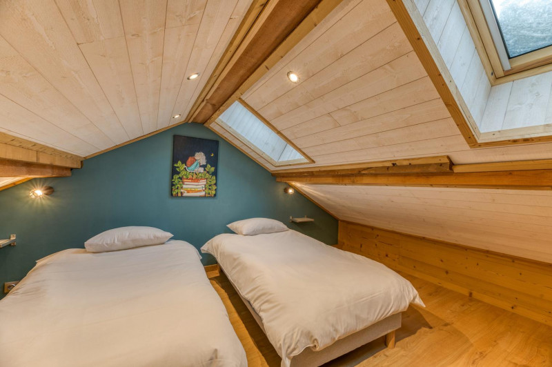 legs4qtec9fypswv-yuaa2skpwm8-uyql0oucnrowom-3000x-1353