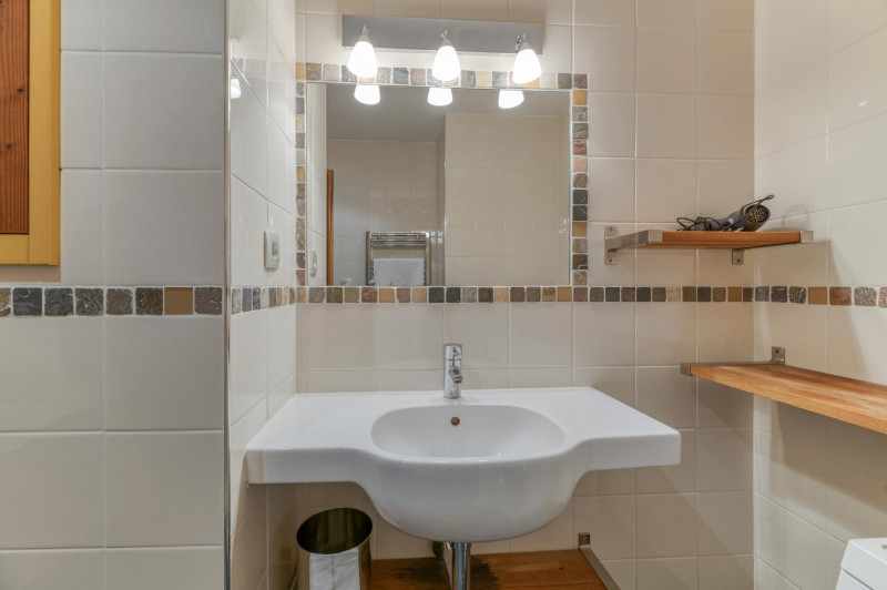 mjfvu4omkgperiexha-ejgvlztg5urvjzuo3gqe-g0q-3000x-1307