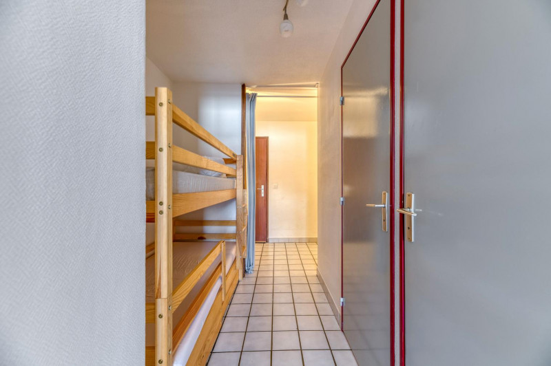 nwljkz9rhg3cctnq0ywlc-kiki9yskwktsfqrlfoz-i-3000x-1045